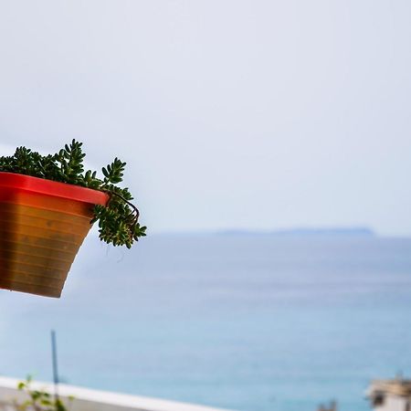 Sea Breeze Rooms Himare Exterior photo