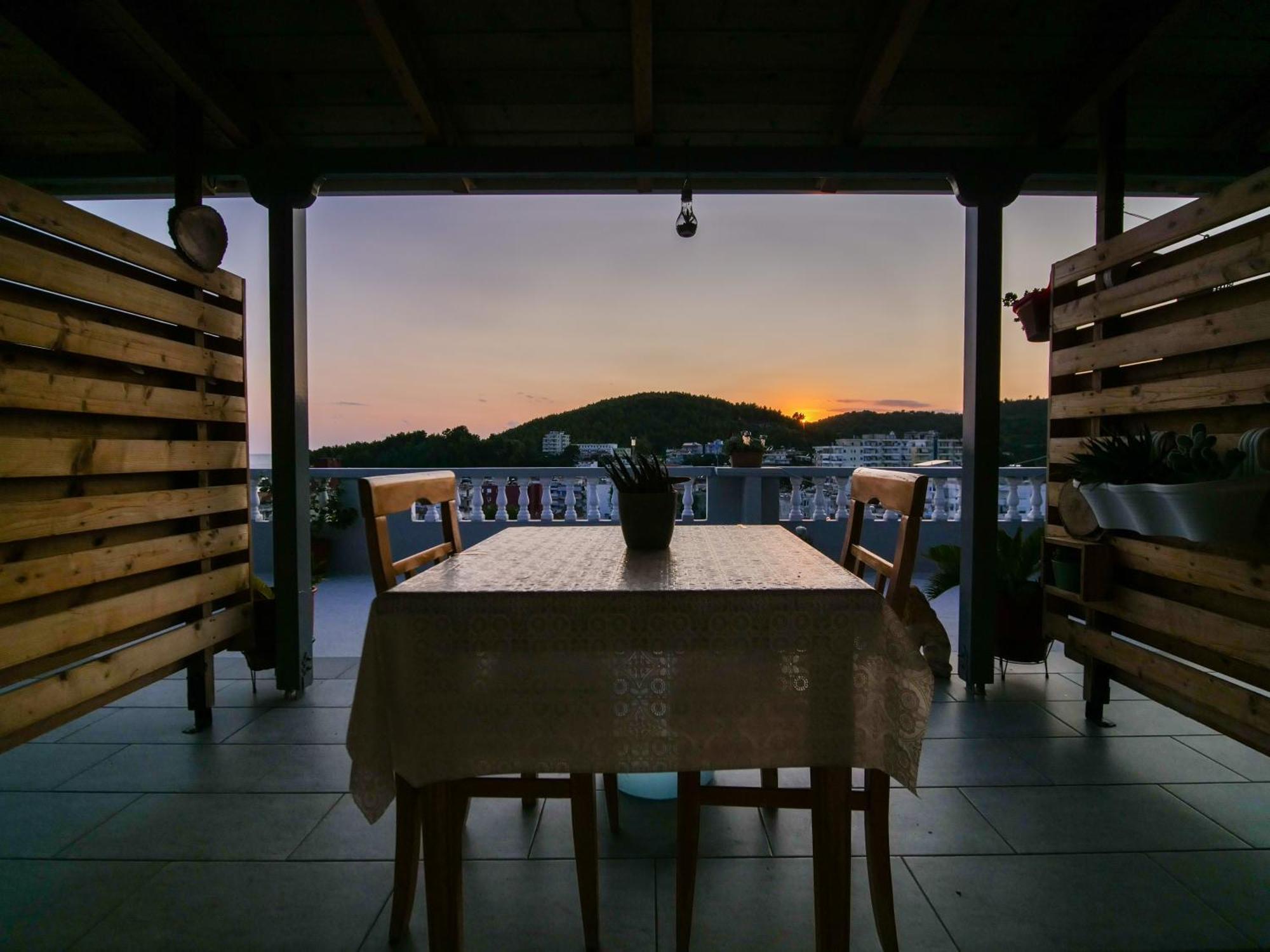 Sea Breeze Rooms Himare Exterior photo