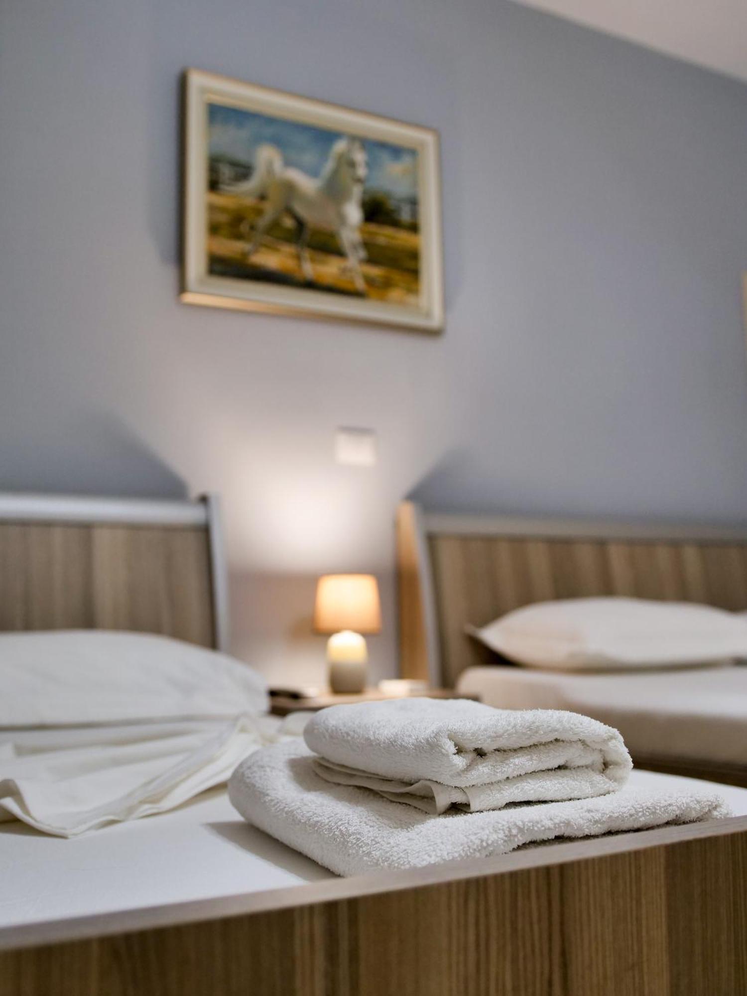 Sea Breeze Rooms Himare Exterior photo