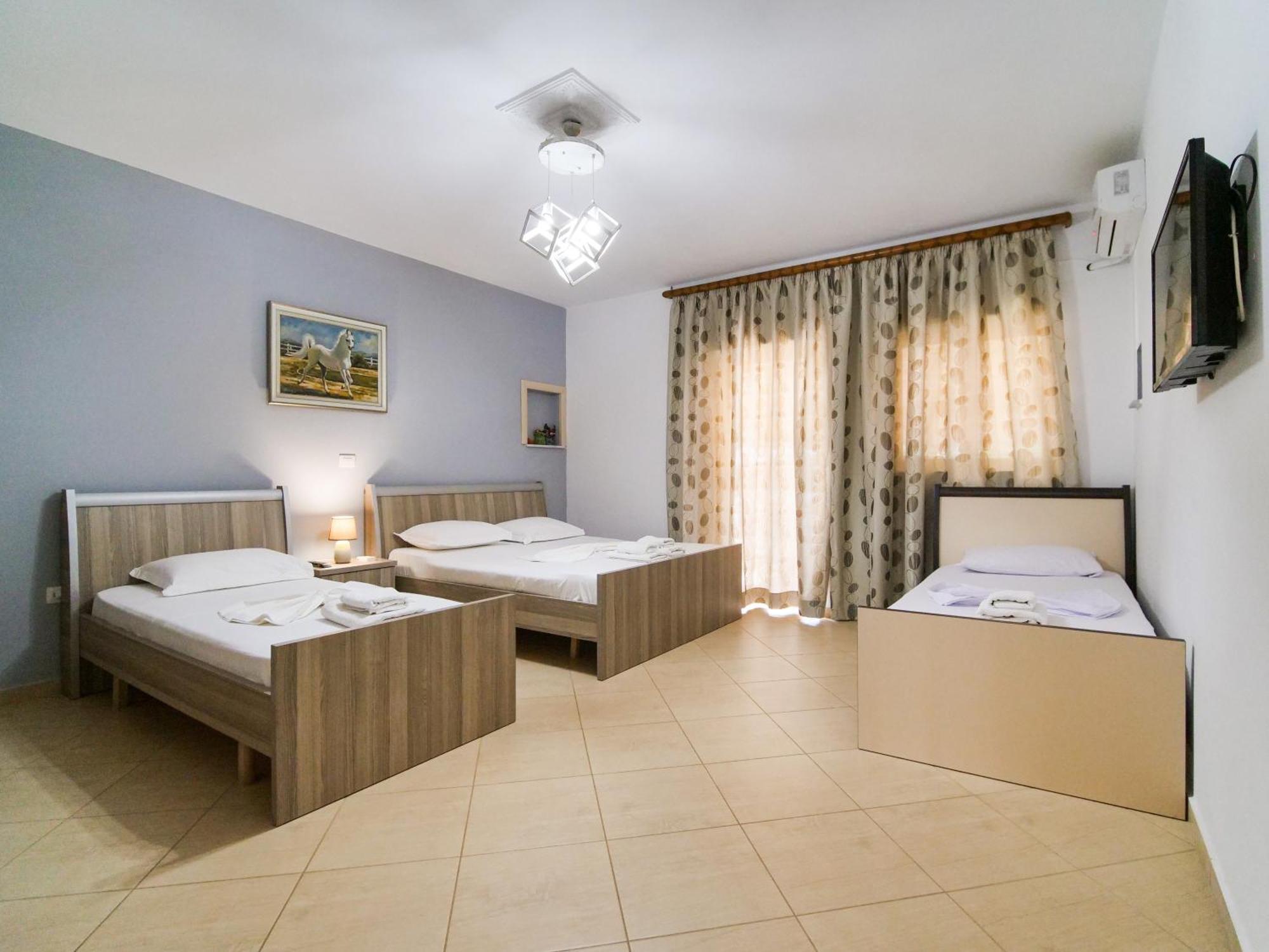 Sea Breeze Rooms Himare Exterior photo