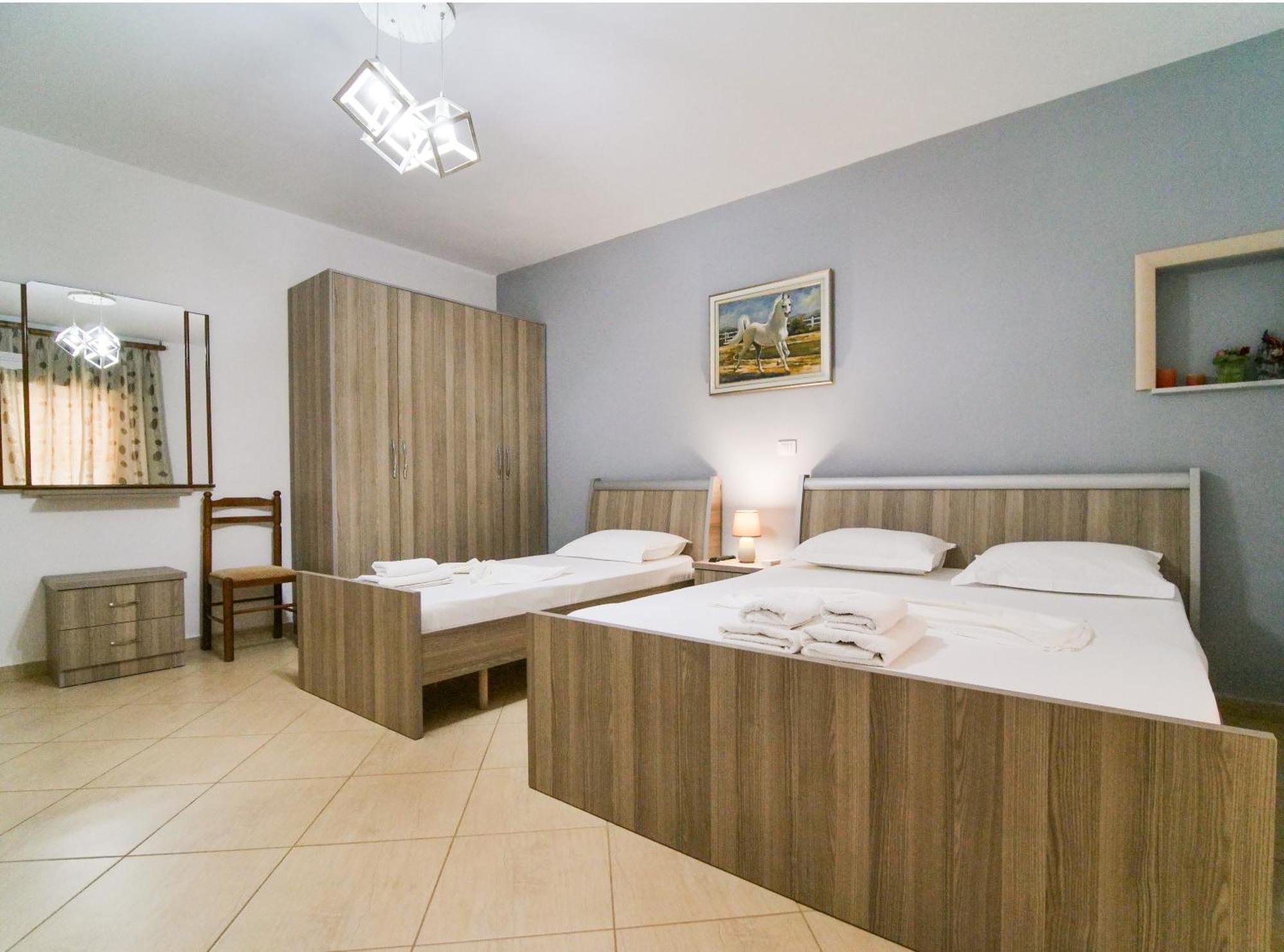 Sea Breeze Rooms Himare Exterior photo