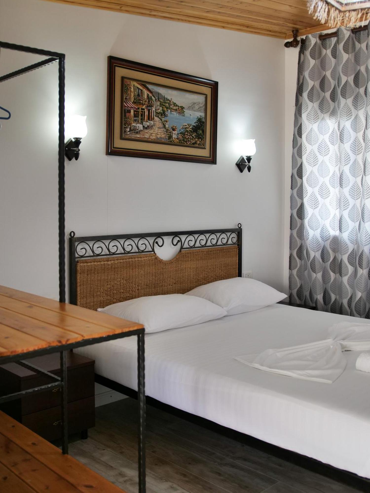 Sea Breeze Rooms Himare Exterior photo