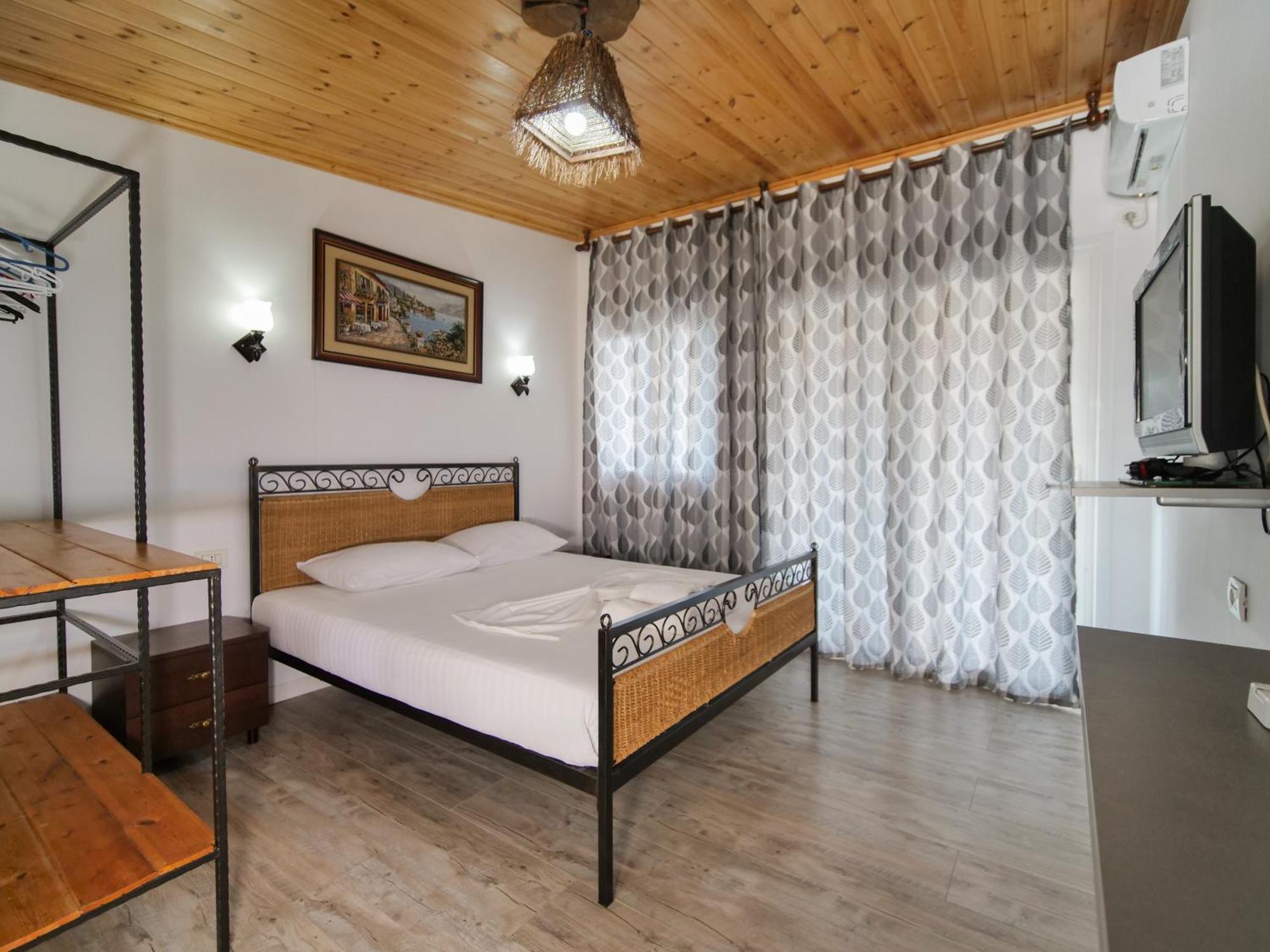 Sea Breeze Rooms Himare Exterior photo