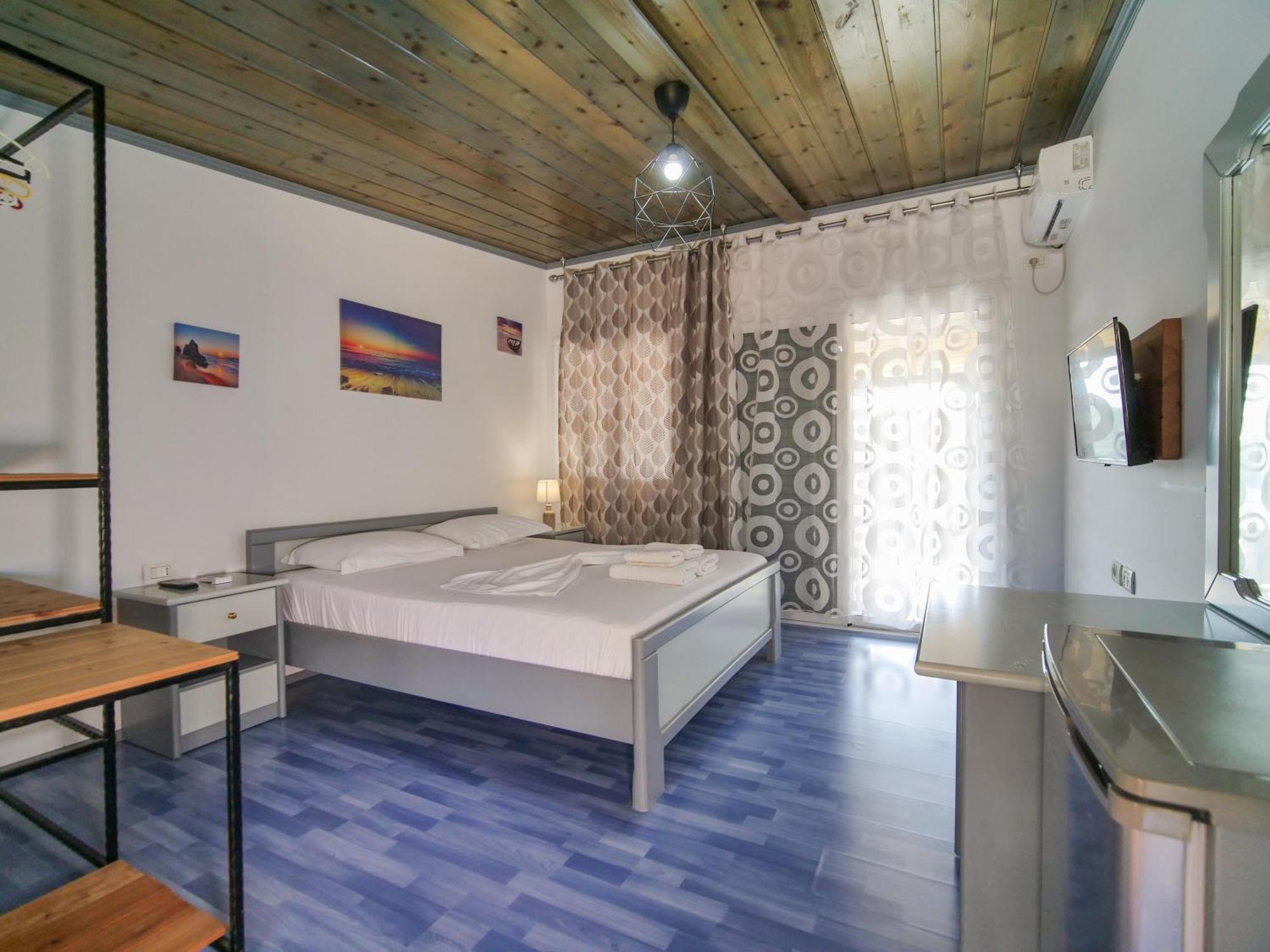Sea Breeze Rooms Himare Exterior photo