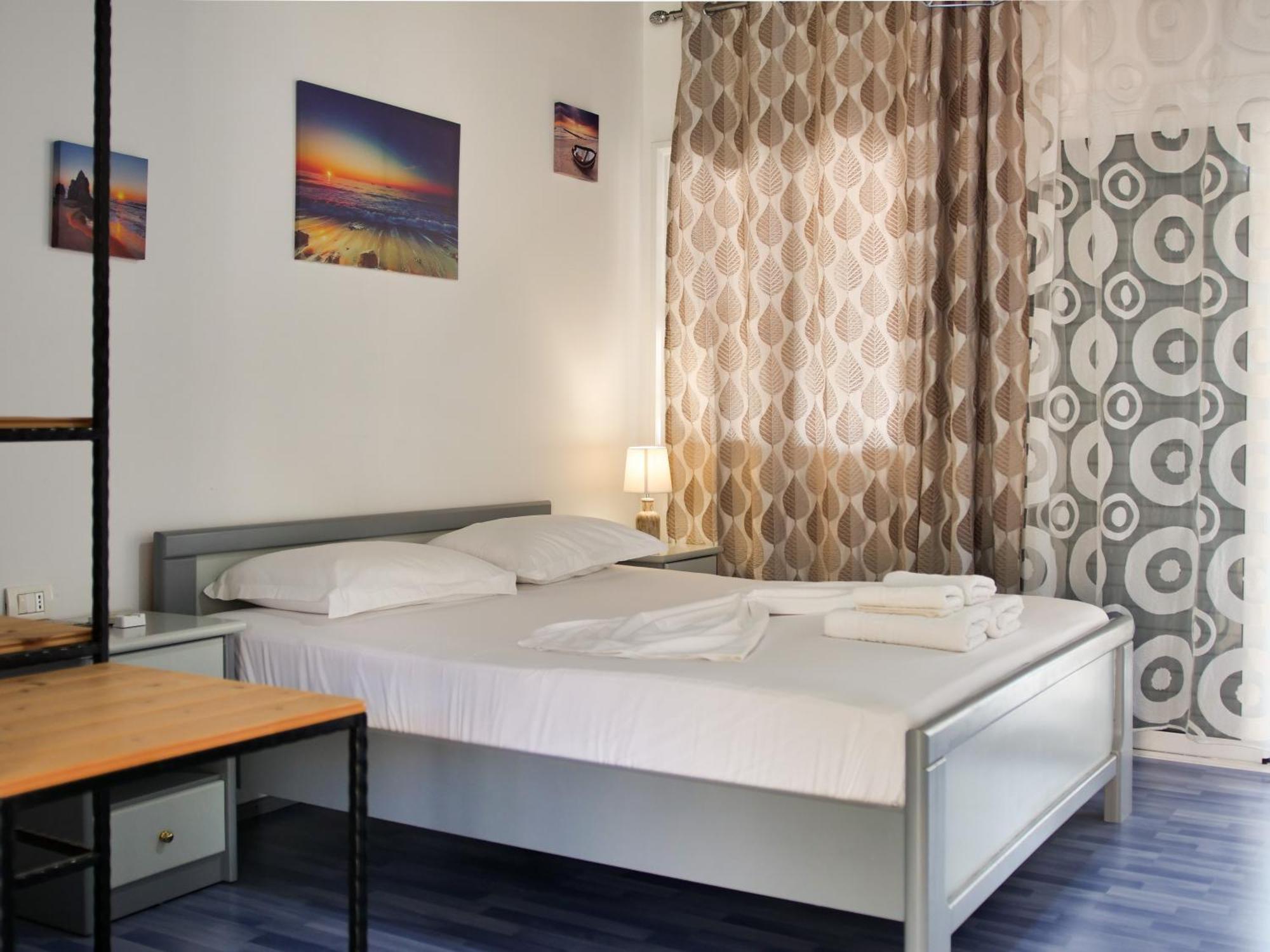 Sea Breeze Rooms Himare Exterior photo