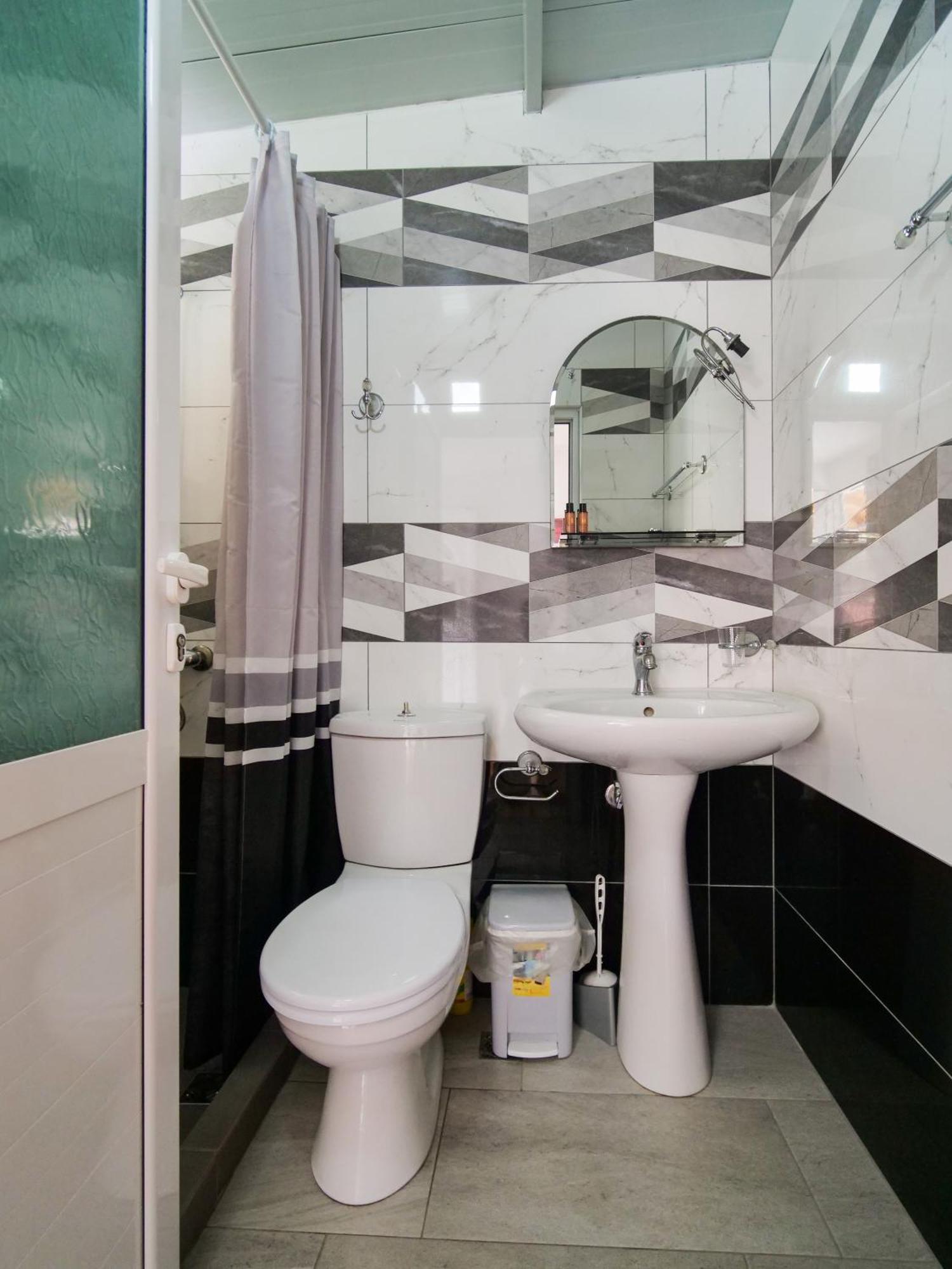 Sea Breeze Rooms Himare Exterior photo