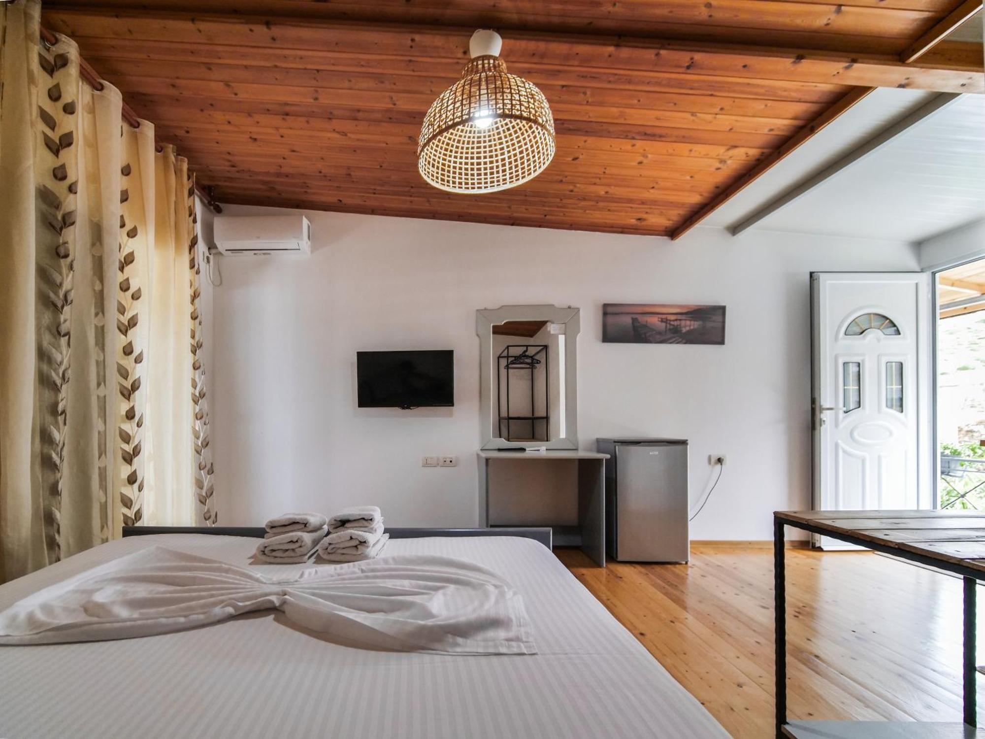 Sea Breeze Rooms Himare Exterior photo