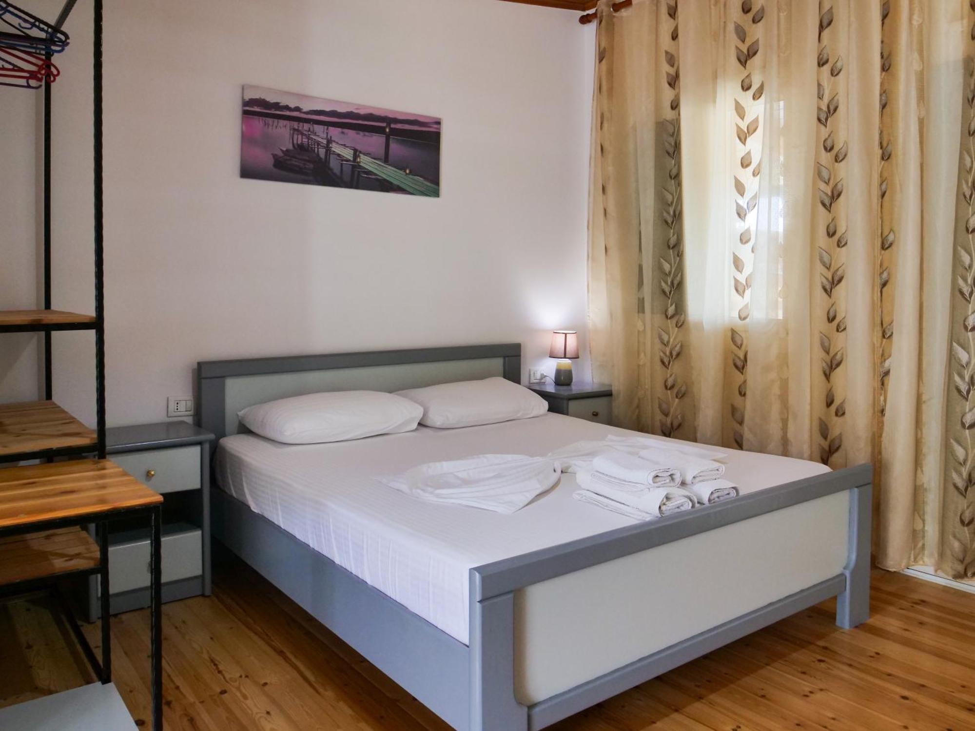 Sea Breeze Rooms Himare Exterior photo