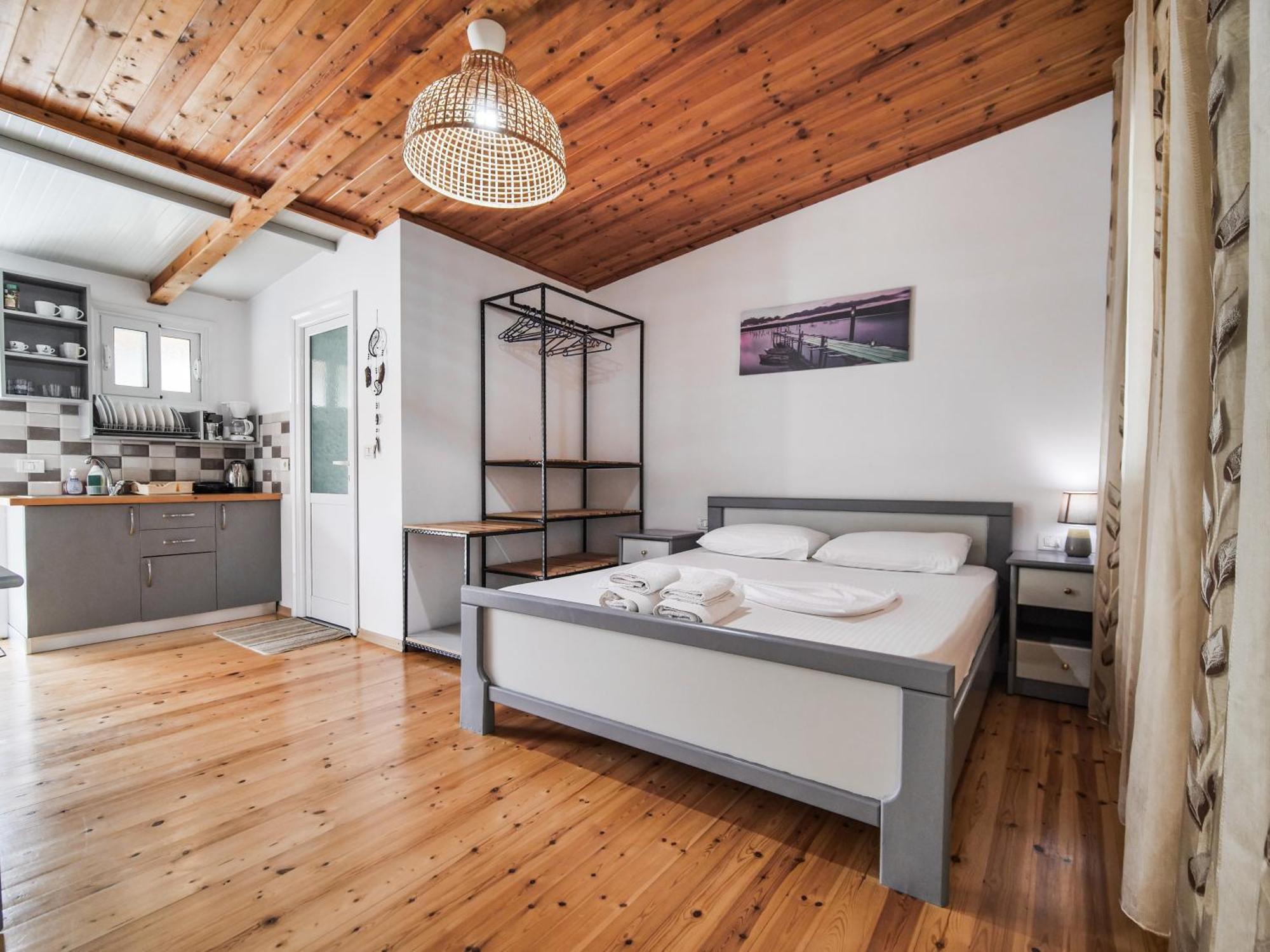 Sea Breeze Rooms Himare Exterior photo