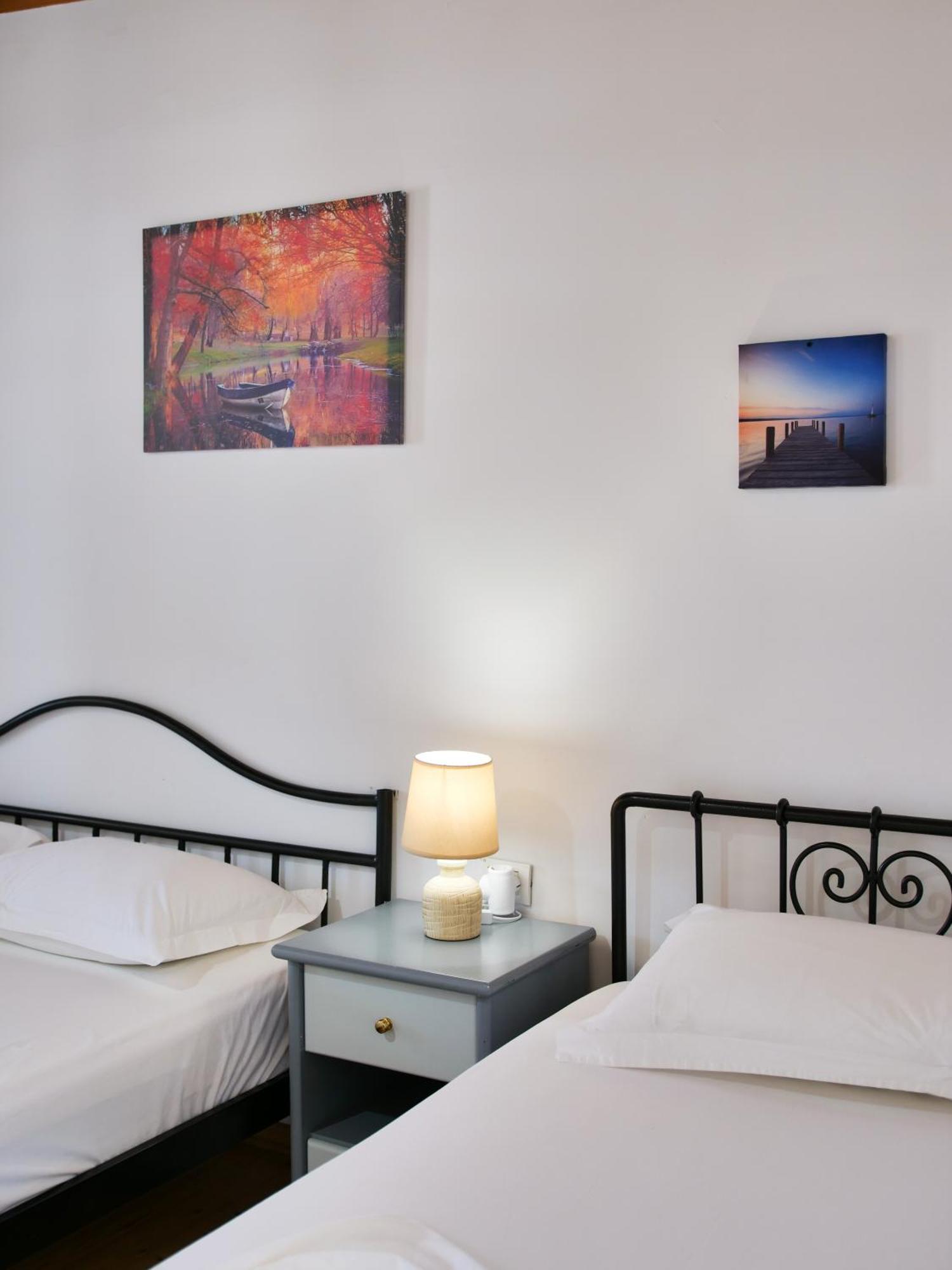 Sea Breeze Rooms Himare Exterior photo