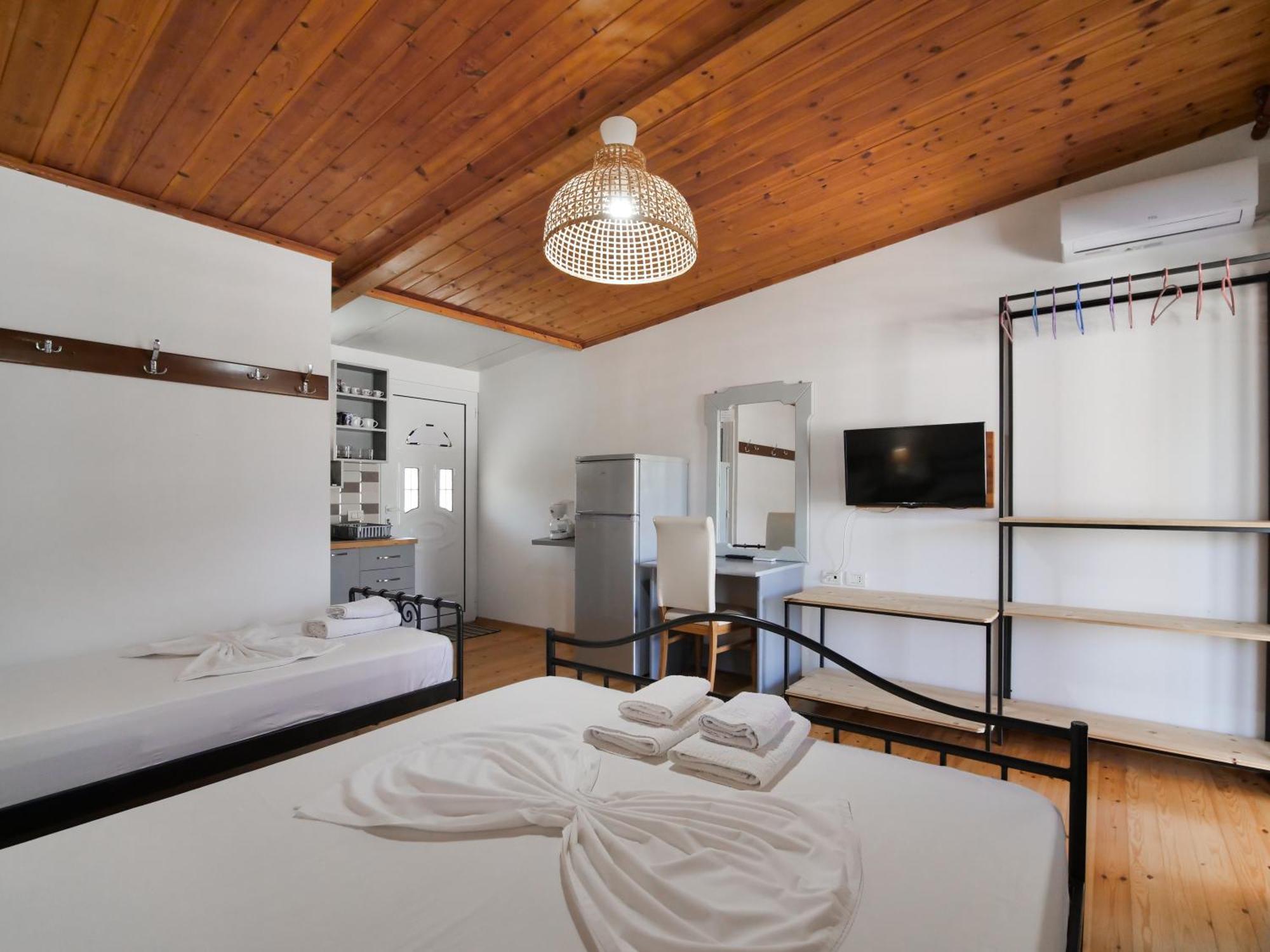 Sea Breeze Rooms Himare Exterior photo