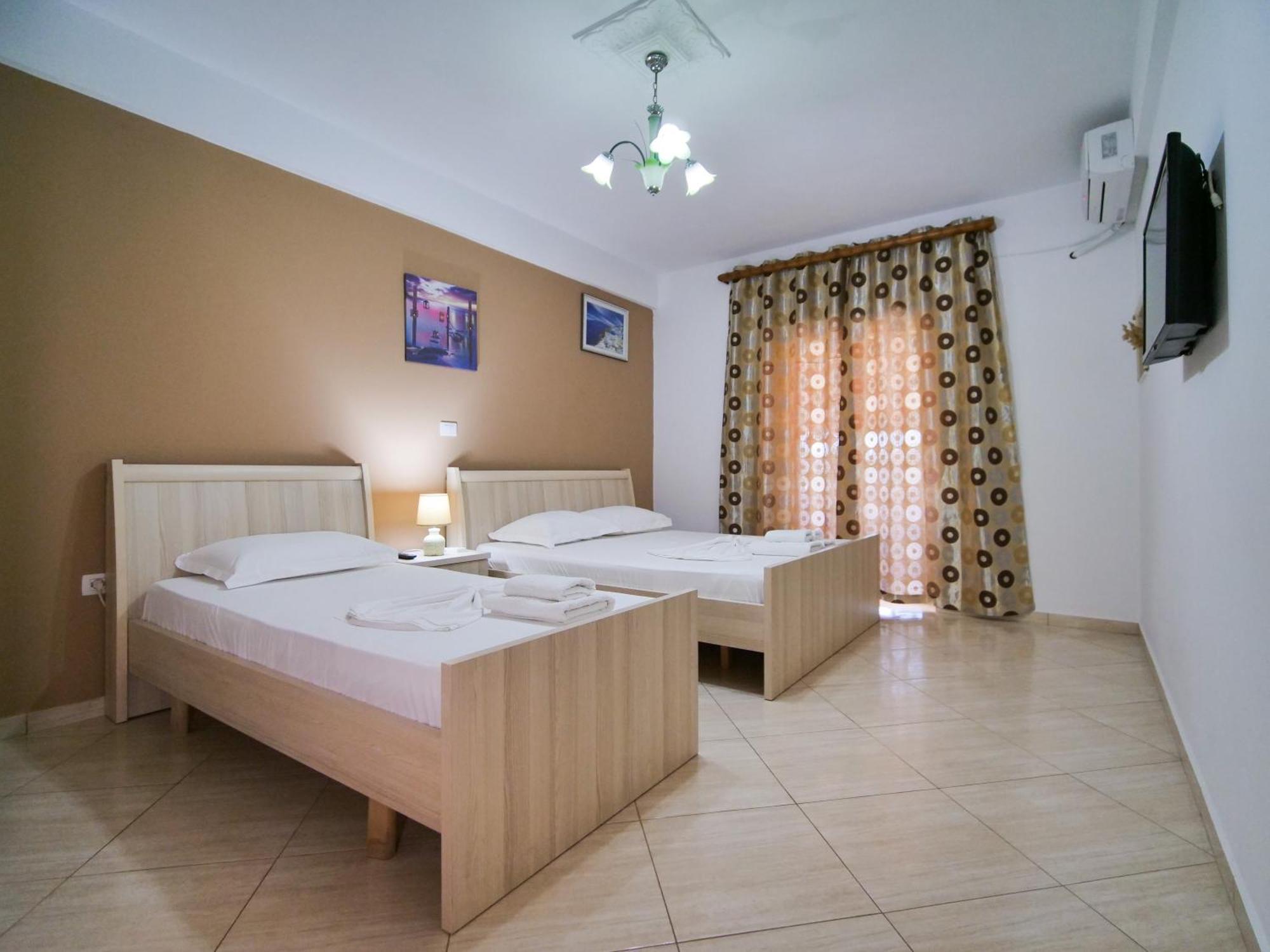Sea Breeze Rooms Himare Exterior photo