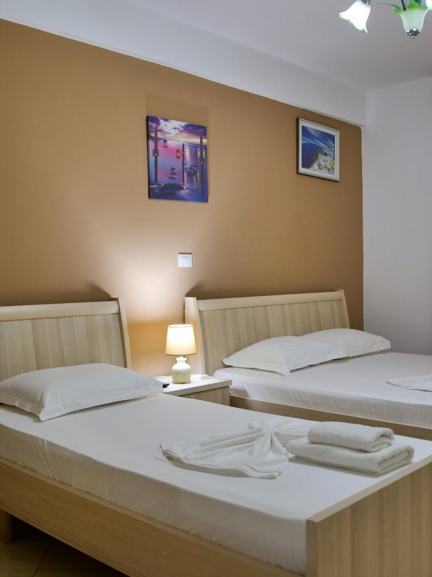 Sea Breeze Rooms Himare Exterior photo